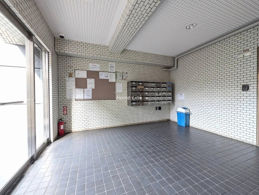 GSハイム蓮根　エントランスホール